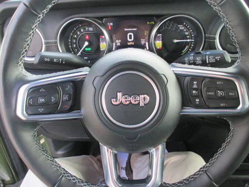 Used 2023 Jeep Wrangler Unlimited Sahara w/ Cold Weather Group image 18