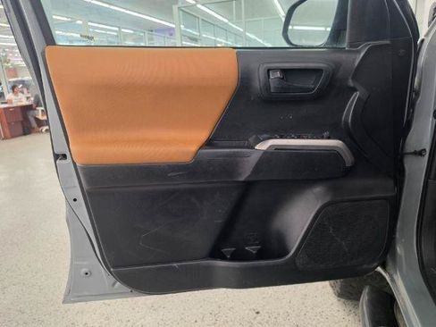 Used 2019 Toyota Tacoma SR5 RWD image 31