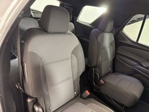 Used 2022 Chevrolet Traverse LT FWD image 24