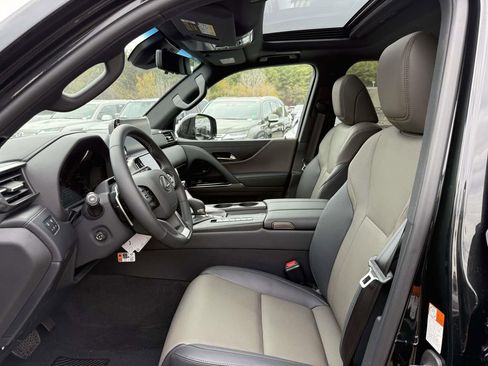 New 2025 Lexus LX 700h Overtrail image 12
