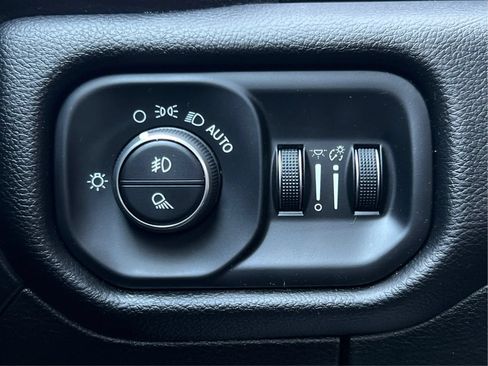 Used 2020 RAM 1500 Laramie AWD/4WD image 23