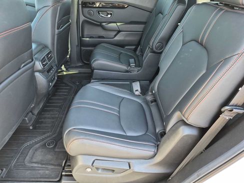 Certified 2025 Honda Pilot TrailSport image 20