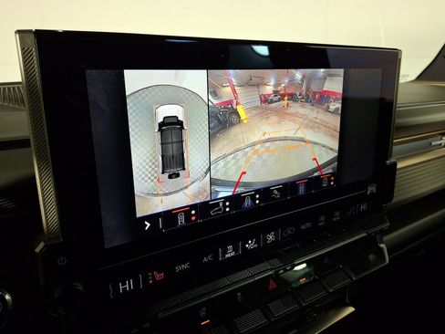 Used 2024 GMC Hummer EV 3X w/ LPO, Illumination Package image 21