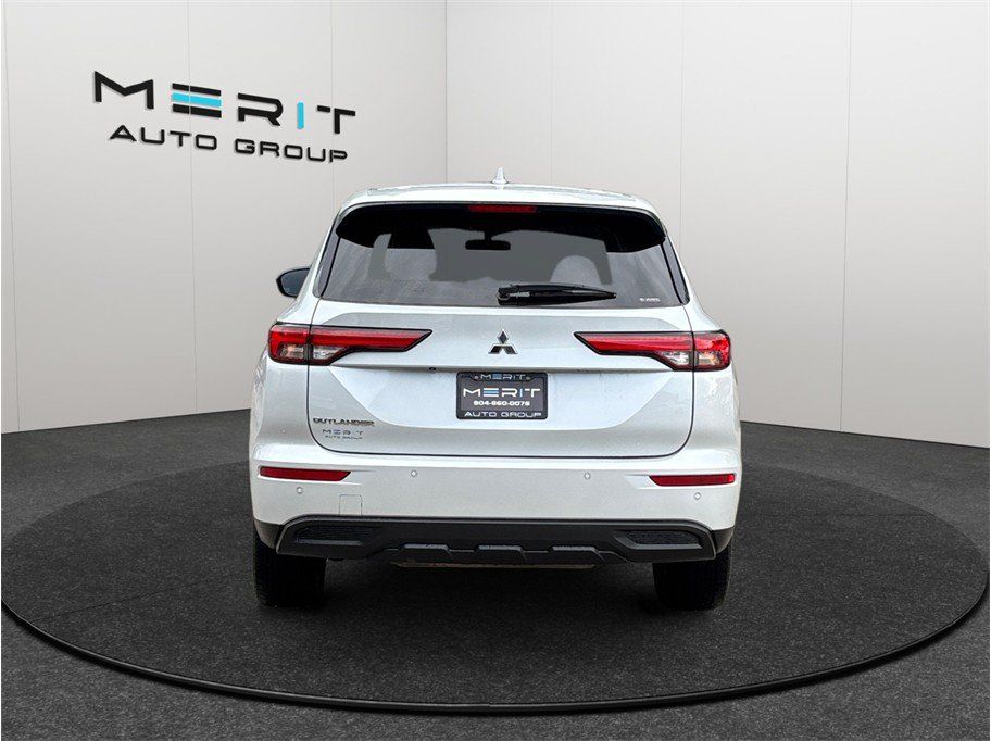Used 2022 Mitsubishi Outlander ES AWD/4WD image 8