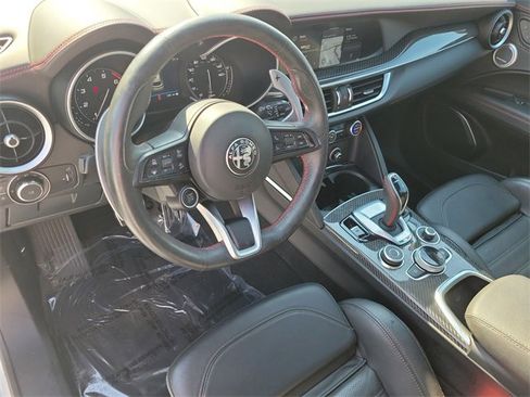 Used 2023 Alfa Romeo Stelvio Estrema image 16