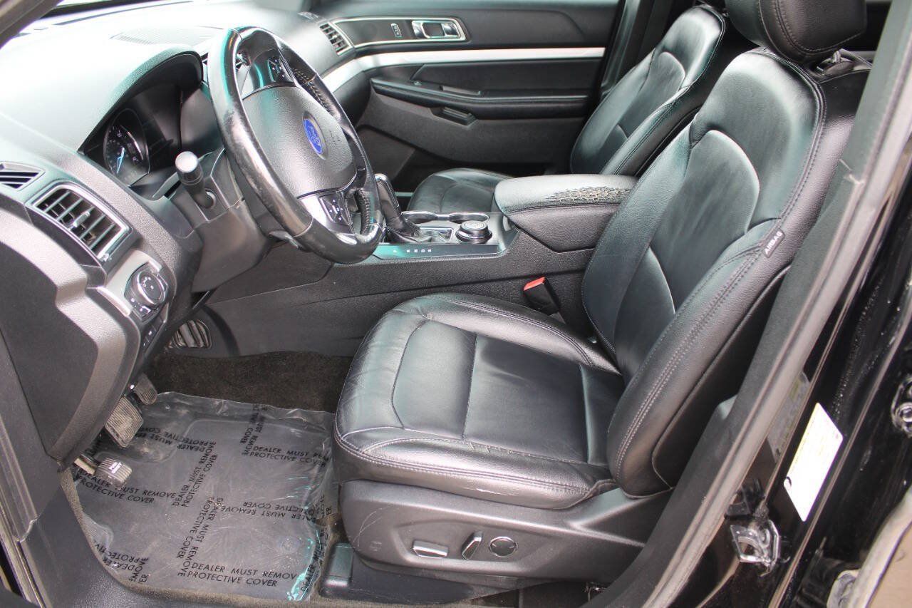 Used 2016 Ford Explorer XLT w/ Equipment Group 202A AWD/4WD image 17