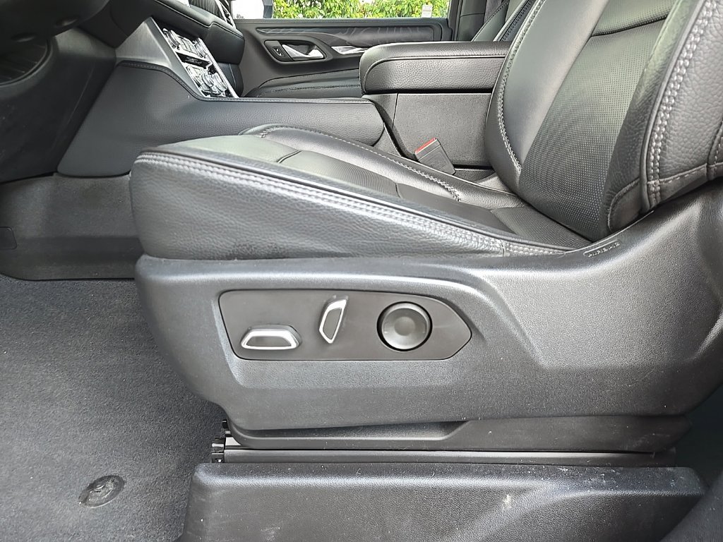 Used 2023 GMC Yukon XL Denali AWD/4WD image 30