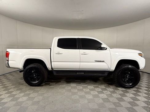 Used 2021 Toyota Tacoma SR5 RWD image 9