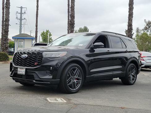 Certified 2025 Ford Explorer ST AWD/4WD image 18