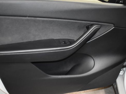Used 2021 Tesla Model Y Long Range AWD/4WD image 15