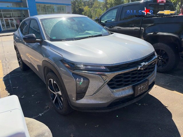 Used 2025 Chevrolet Trax RS w/ Sunroof Package FWD image 3
