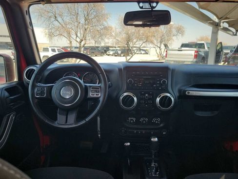 Used 2016 Jeep Wrangler Unlimited Rubicon w/ Connectivity Group image 6