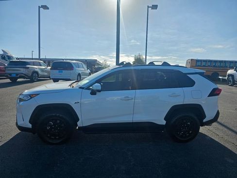 Used 2021 Toyota RAV4 XLE w/ Convenience Package FWD image 5