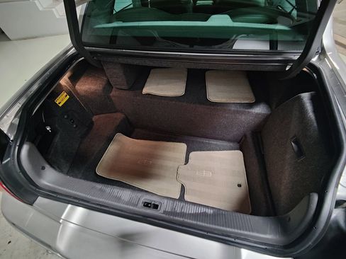 Used 2004 Lincoln Town Car Ultimate image 9