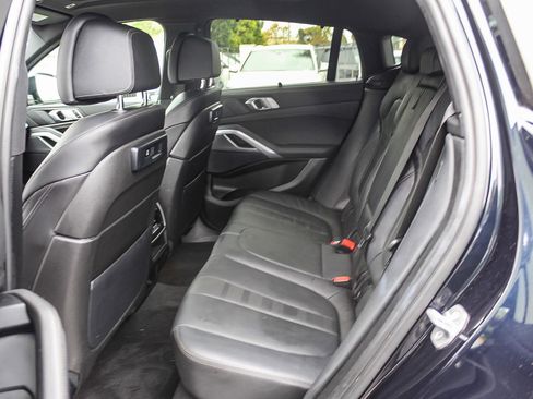 Used 2022 BMW X6 xDrive40i w/ M Sport Package image 18