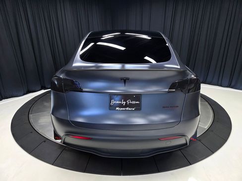 Used 2023 Tesla Model Y Performance AWD/4WD image 13