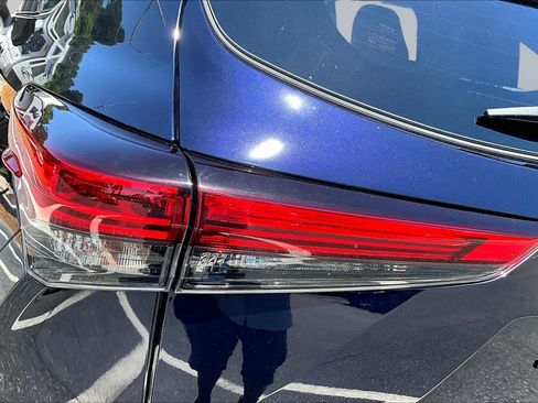 Used 2023 Toyota Highlander Limited FWD image 29