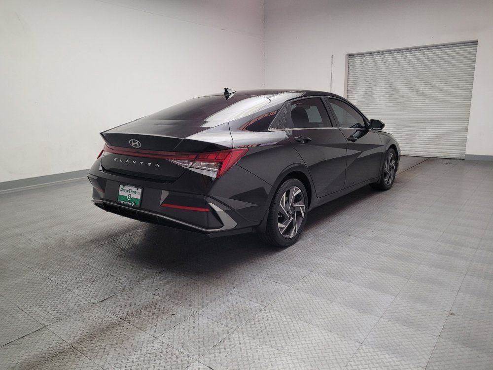Used 2025 Hyundai Elantra SEL FWD image 9