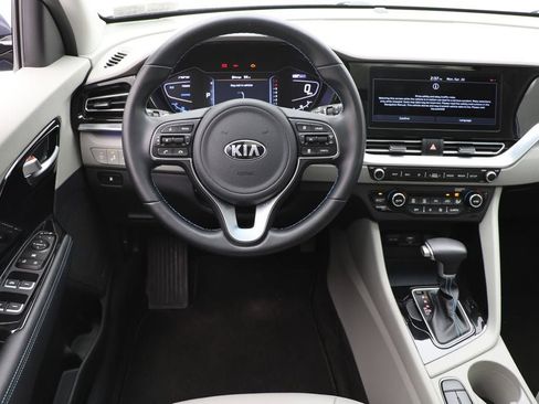 Used 2020 Kia Niro Touring image 12