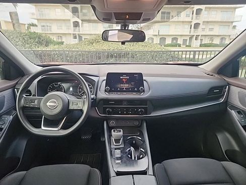 Used 2023 Nissan Rogue S image 5