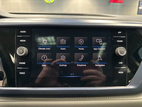 Used 2024 Volkswagen Taos SE image 30