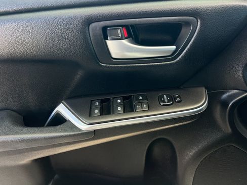 Used 2017 Toyota Camry SE FWD image 13