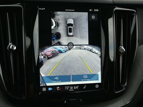 Used 2025 Volvo XC60 B5 Plus image 15