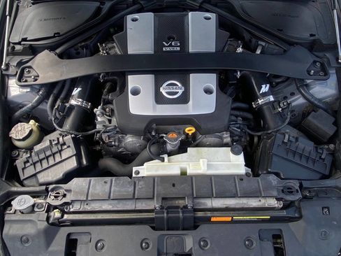Used 2009 Nissan 370Z Touring RWD image 9