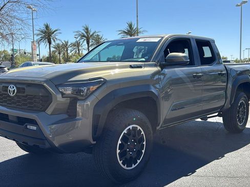 Used 2025 Toyota Tacoma TRD Off-Road w/ TRD Off Road Upgrade Package image 3