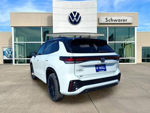 New 2026 Volkswagen Tiguan SE R-Line image 2