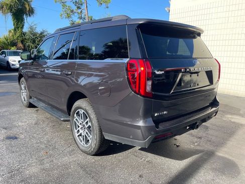 Used 2025 Ford Expedition Active AWD/4WD image 3