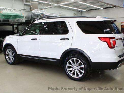 Used 2017 Ford Explorer XLT w/ Equipment Group 202A AWD/4WD image 43