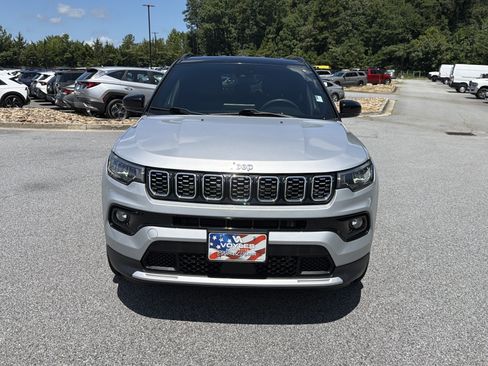 Used 2024 Jeep Compass Limited AWD/4WD image 2