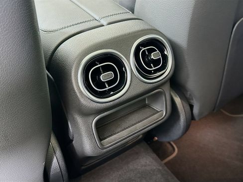 Used 2025 Mercedes-Benz GLC 300 image 28