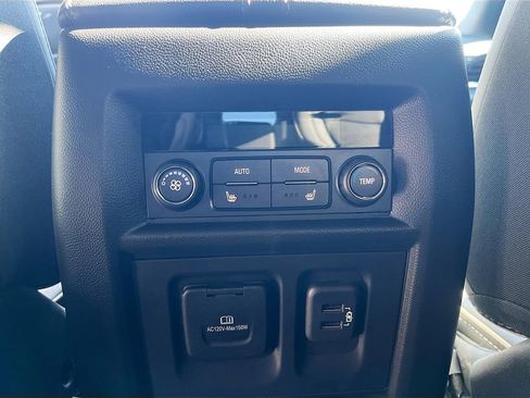 Used 2023 Chevrolet Traverse Premier image 27