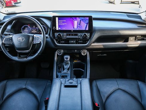 Used 2024 Toyota Grand Highlander AWD Hybrid image 12