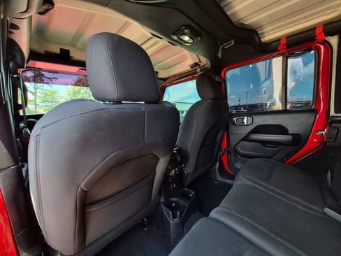 Used 2018 Jeep Wrangler Unlimited Sahara AWD/4WD image 28