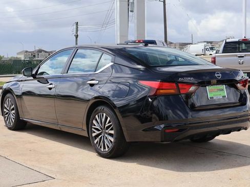 Used 2025 Nissan Altima 2.5 SV FWD image 5