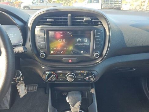 Used 2025 Kia Soul LX w/ LX Technology Package FWD image 8