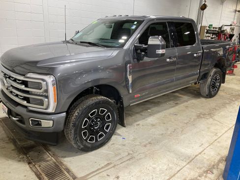 Used 2023 Ford F350 Platinum image 1