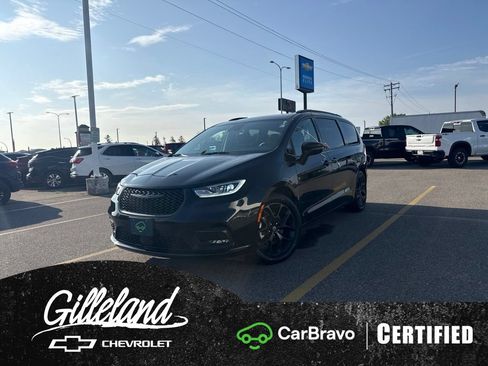 Used 2025 Chrysler Pacifica Limited FWD image 1