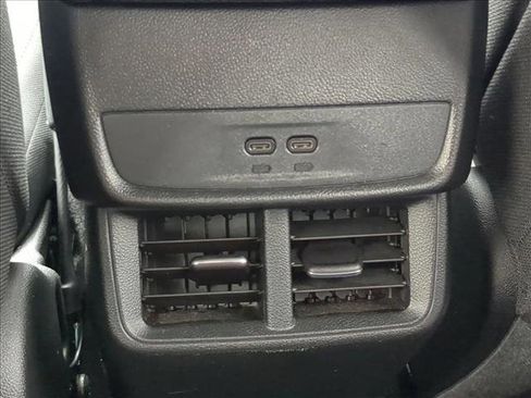 Used 2025 Chevrolet Equinox LT image 17