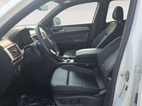 Certified 2023 Volkswagen Atlas Cross Sport SE AWD/4WD image 4