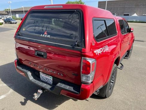 Used 2021 Toyota Tacoma TRD Sport w/ TRD Premium Sport Package AWD/4WD image 5
