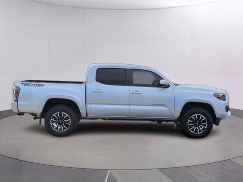 Used 2021 Toyota Tacoma TRD Sport w/ TRD Premium Sport Package AWD/4WD image 7