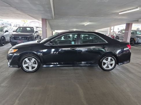 Used 2014 Toyota Camry SE FWD image 9