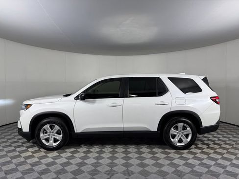 Used 2024 Honda Pilot LX image 10