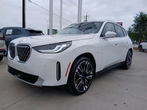 Used 2025 BMW X3 xDrive30i AWD/4WD image 3