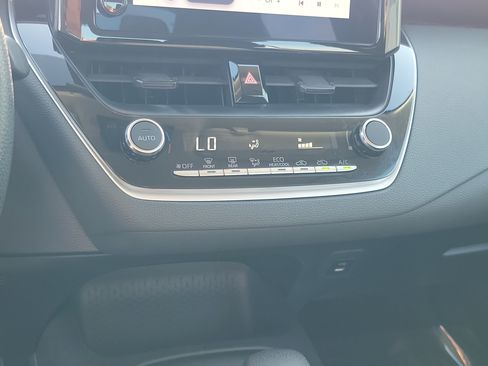 Used 2024 Toyota Corolla LE FWD image 27