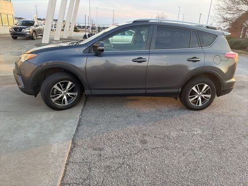 Used 2018 Toyota RAV4 XLE image 7
